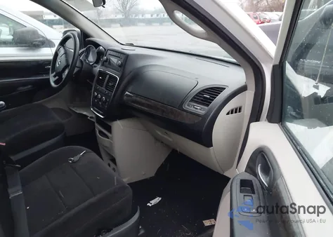 2011 Dodge Grand Caravan Express z USA, uszkodzony, nr VIN 2D4RN4DG7BR616328